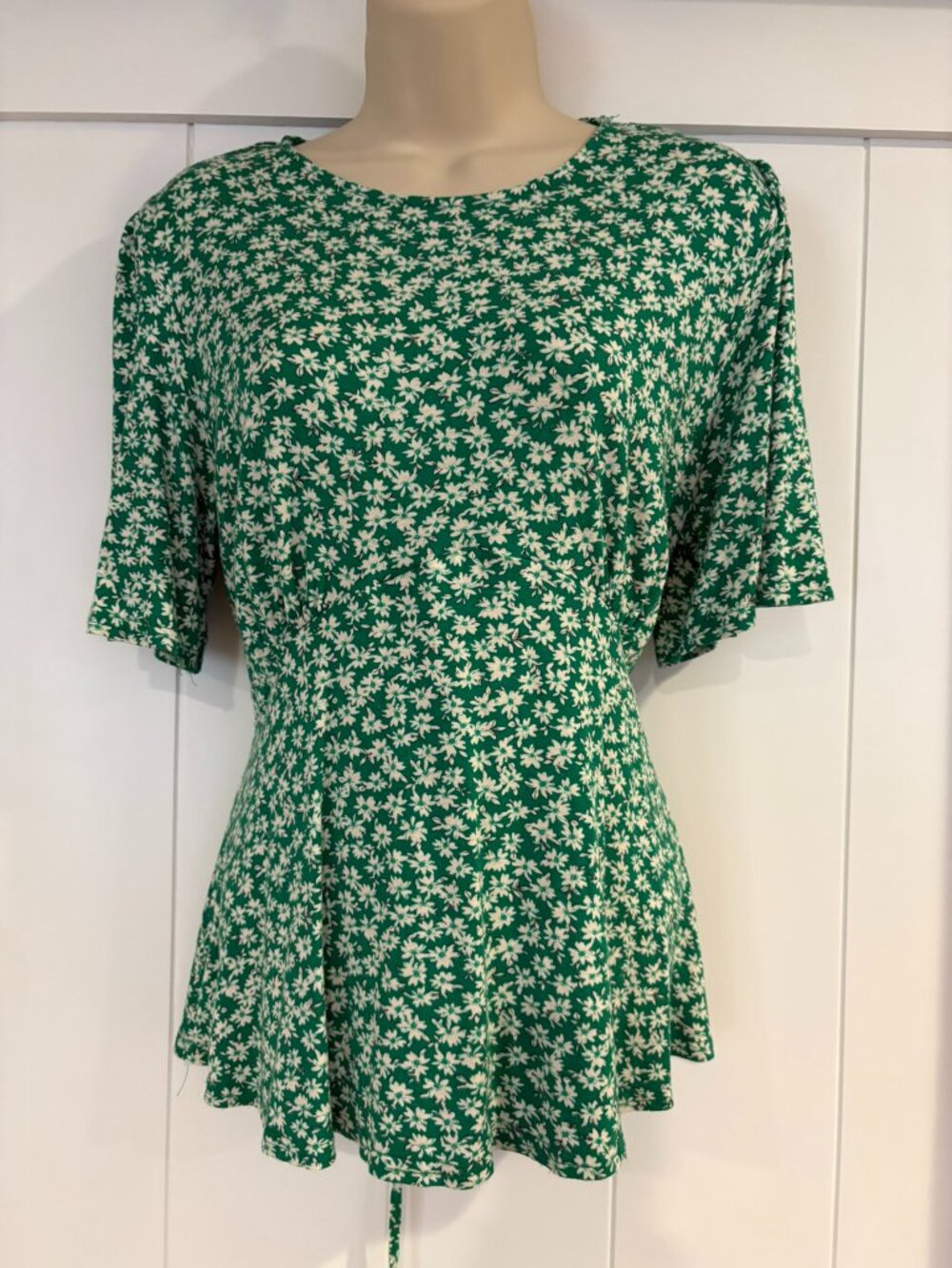 New Look green floral short sleeve top with back tie, size 8
